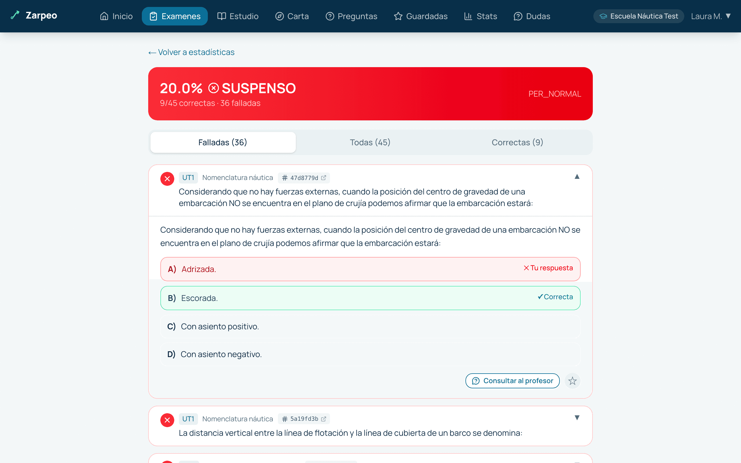 Revisión de un examen con una pregunta fallada desplegada, las opciones marcadas en rojo y verde, y el botón Consultar al profesor