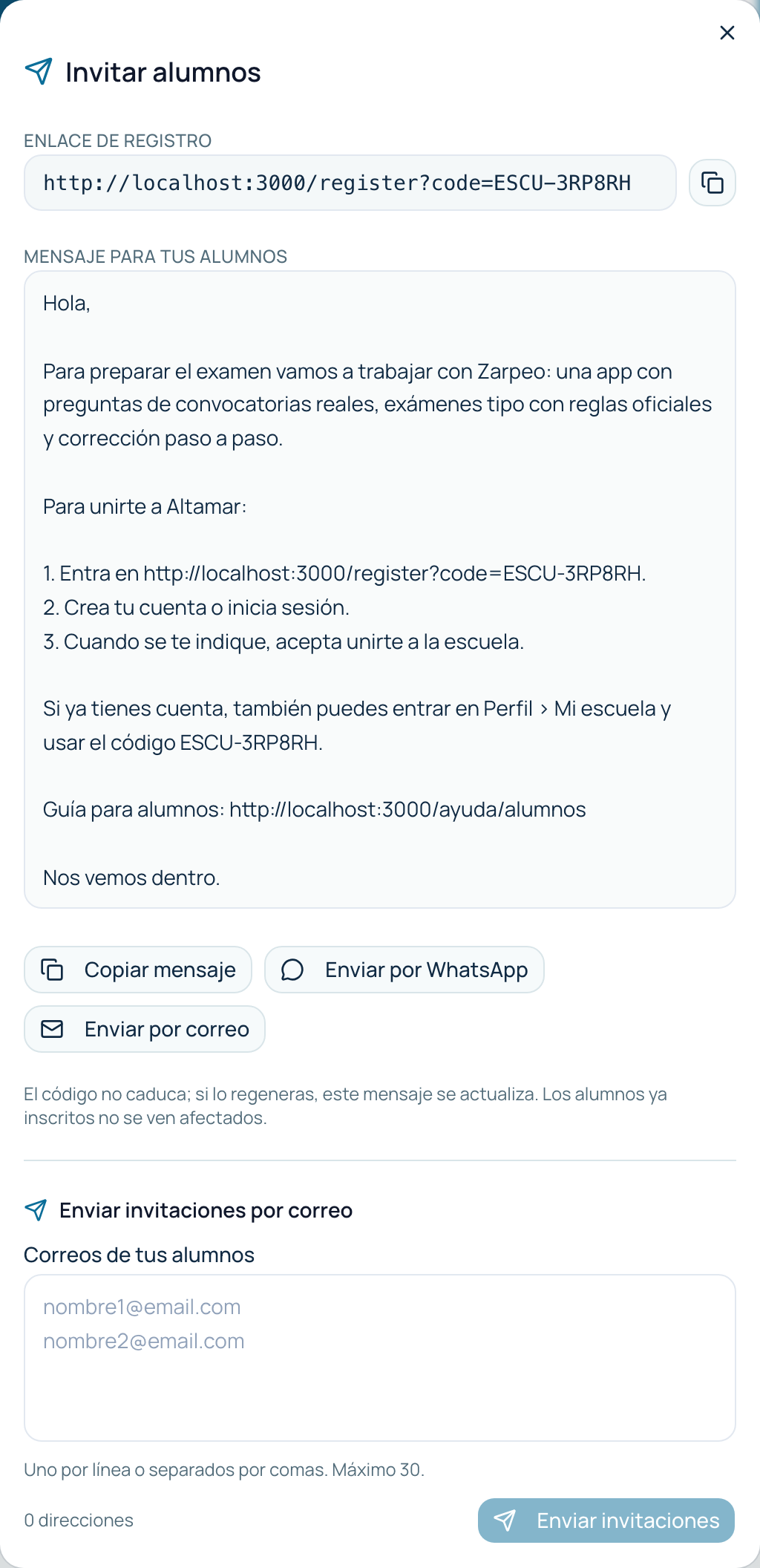 Tarjeta Invitar alumnos con el enlace de registro, el mensaje para los alumnos, los botones de copiar, WhatsApp y correo, y el bloque para enviar invitaciones por correo
