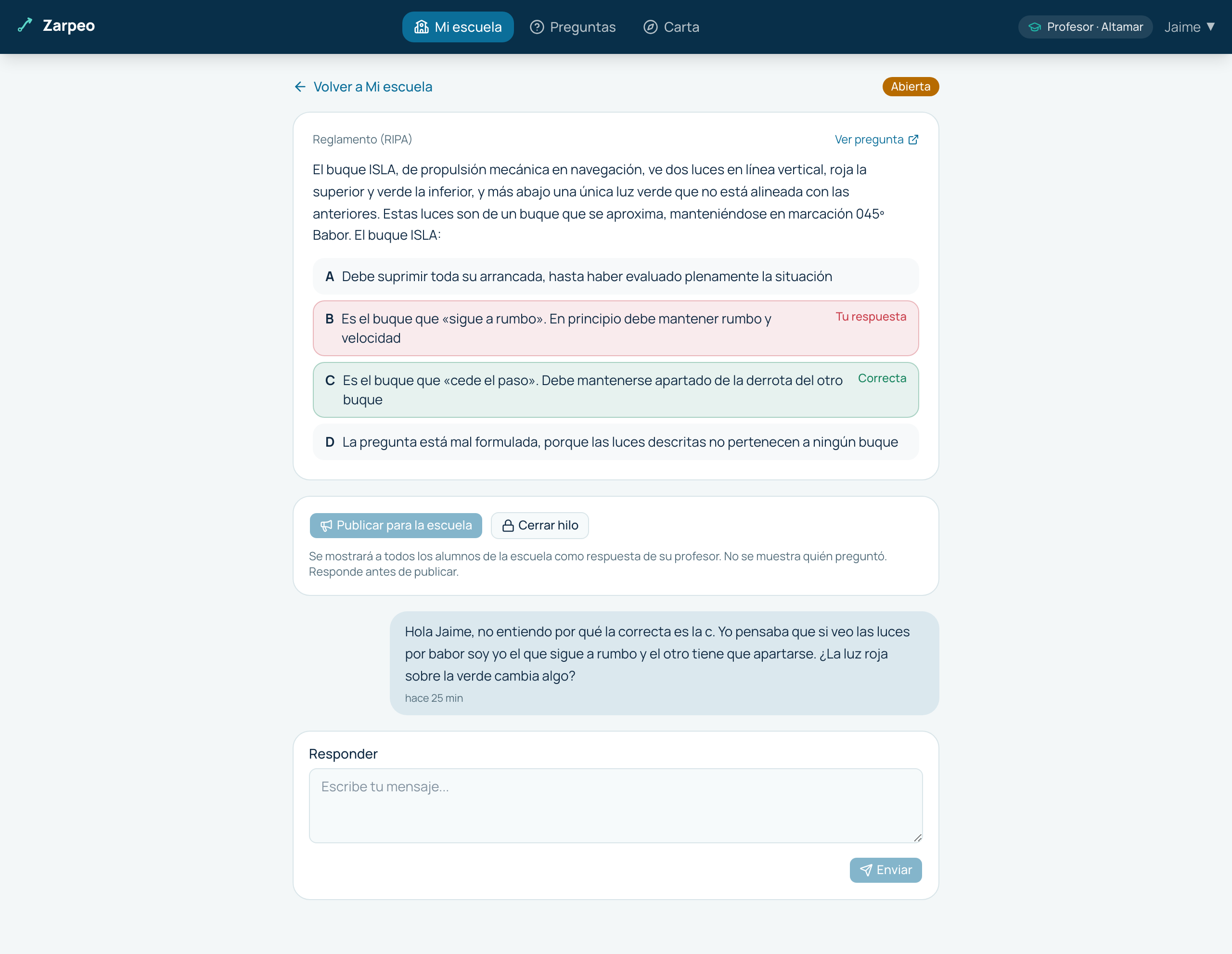 Hilo abierto con la pregunta de RIPA incrustada, la opción marcada por el alumno, la correcta, los botones Publicar para la escuela y Cerrar hilo, el mensaje del alumno y el cuadro para responder